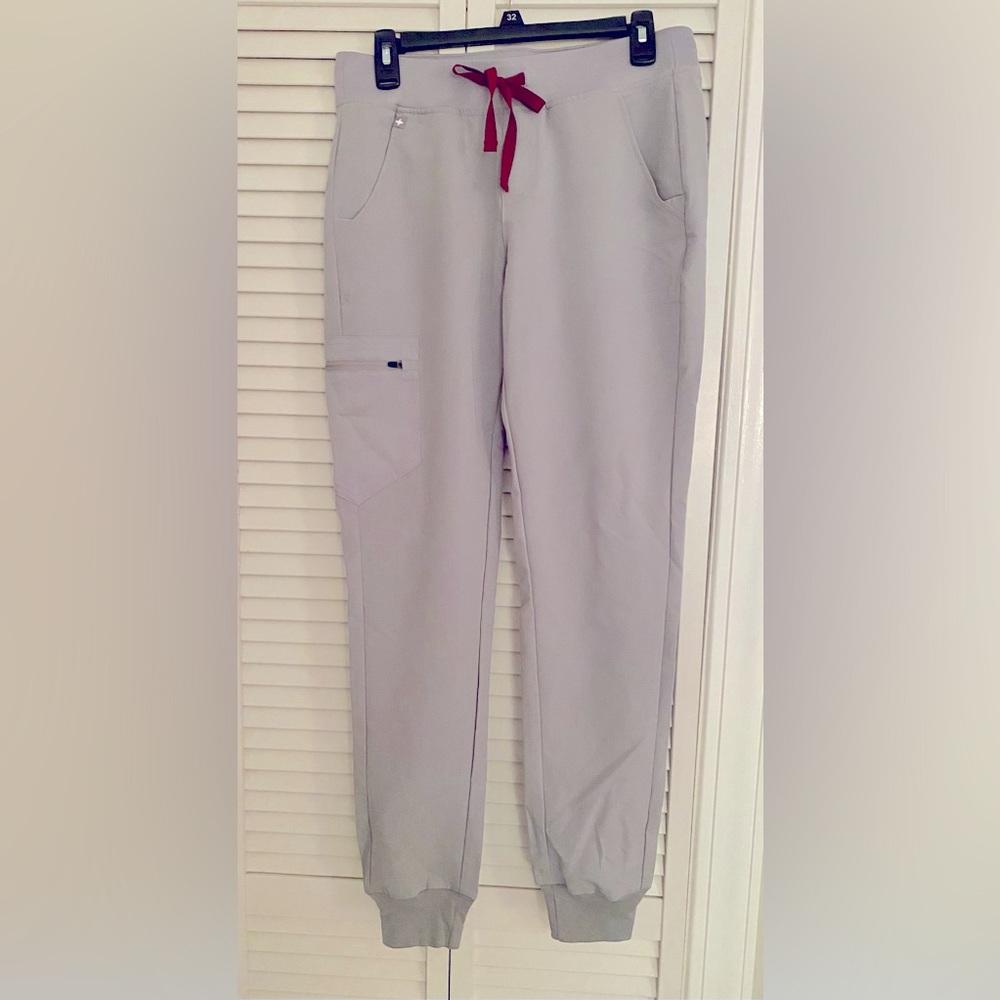Figs Zamora Jogger Scrub Pant (Grey) - Small/Tall - Like New